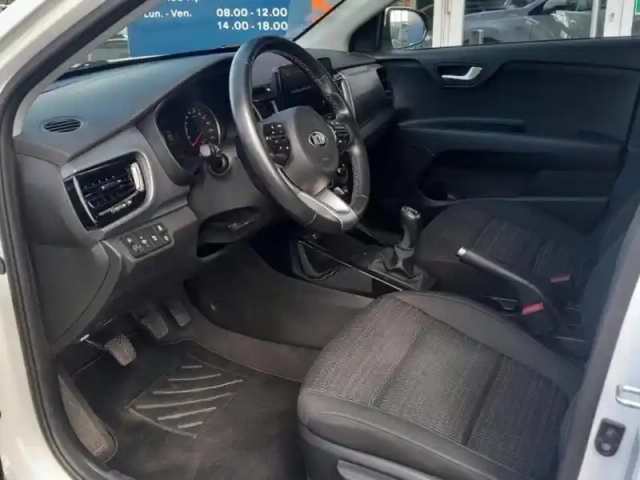 Kia Stonic 1.0 t-gdi 100ch active — photo 13