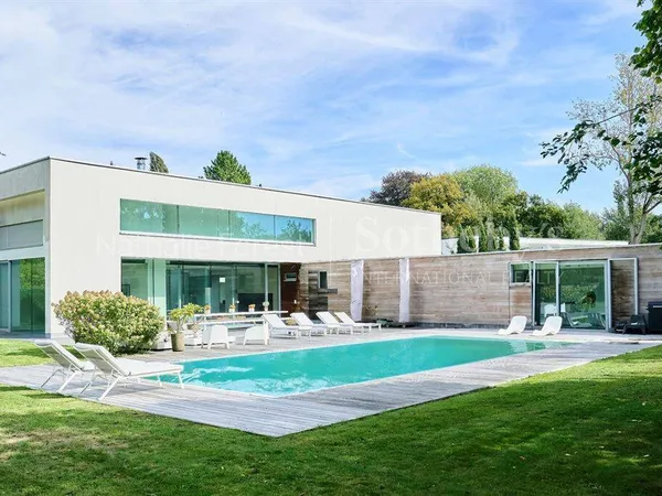 Maison 10 pièces 450 m²