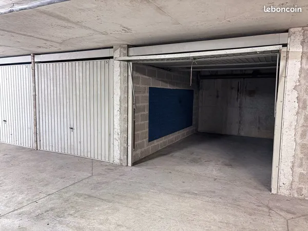 BOX FERMÉ 9 m² - PARKING SOUTERRAIN SÉCURISÉ - POISSY 📍 Poissy - secteur rue Madeleine Chartier