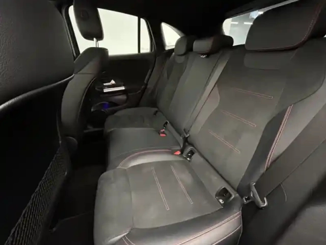 Mercedes Gla 200 d amg line — photo 14