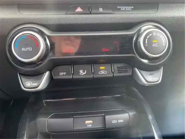 Kia Stonic 1.0 t-gdi 100 ch bvm6 — photo 21