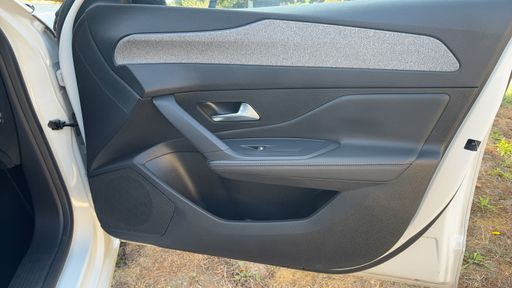 Peugeot 308 SW 1.6 THP PureTech 180 Hybrid e-EAT8 - Allure Pack – 2022 – 70195 km – Hybride rechargeable – Boîte Automatique — photo 28