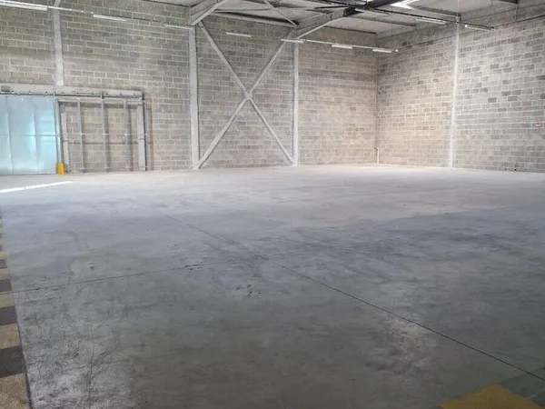 Local d'activité 847 m²