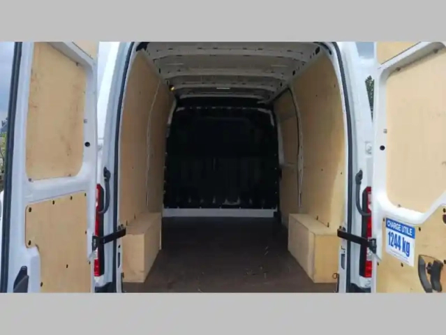 Renault Master fourgon fgn trac f3500 l2h2 blue dci 135 confort — photo 11