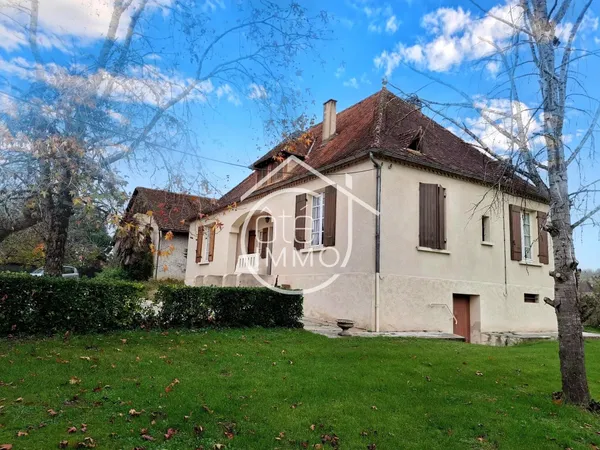 SAINT GERMAIN ET MONS : Belle propriété comprenant habitation principale, un séchoir à tabac, une gr