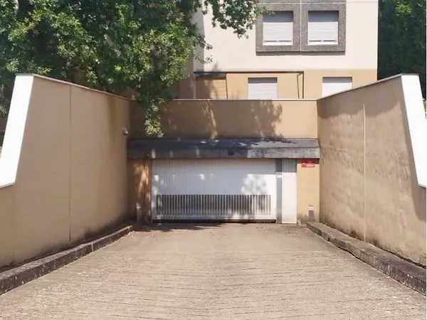 Location 2 Box / Garages fermés et sécurisés - Angers quartier Belle-beille