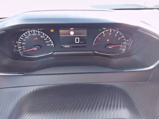 Peugeot 208 puretech 75 s&amp;s bvm5 — photo 10