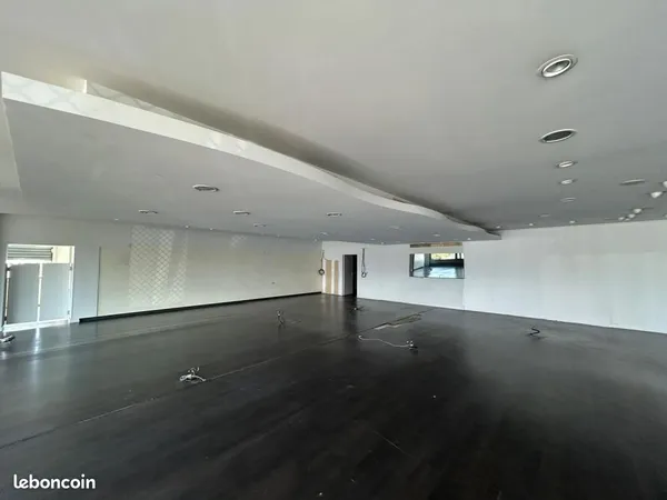 Local commercial 500 m²