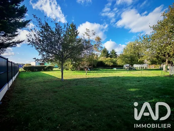 Terrain 592 m²
