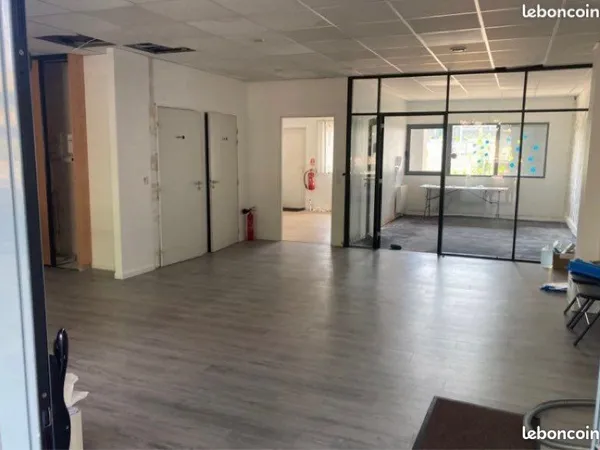 Local bureau proche gare