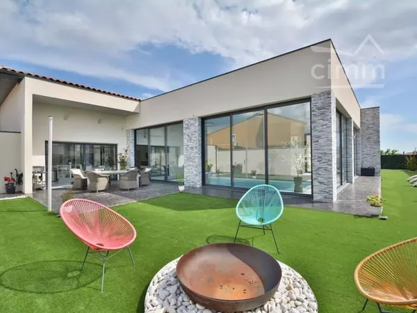 Villa 6 pièces 259 m²