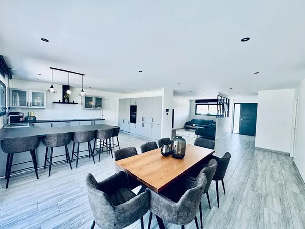EXCLUSIVITÉ Maison contemporaine de plain-pied à Nuaillé