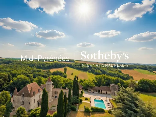 Château 12 pièces 1000 m²