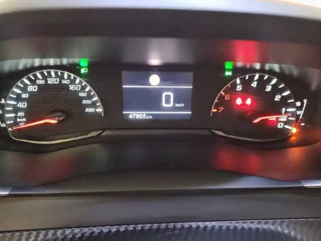 Peugeot 2008 puretech 100 s&amp;s bvm6 — photo 10