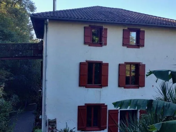 🌿 espelette - une maison basque atypique au coeur d'un écrin tropical