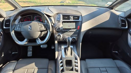 DS DS 5 1.6 THP 165 EAT6 - So Chic – 2016 – 61577 km – Essence – Boîte Automatique — photo 35
