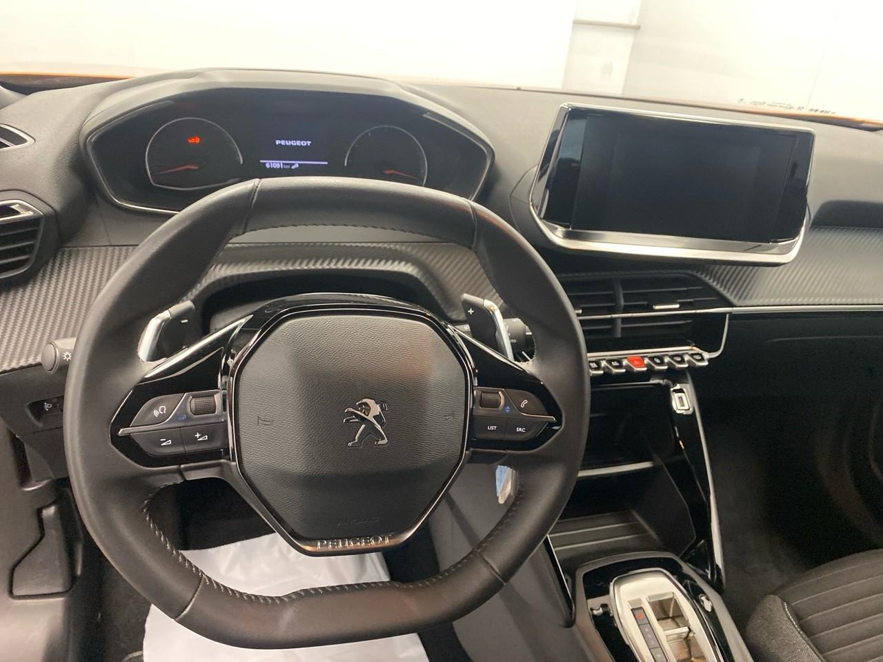 Peugeot 2008 puretech 130 s&s eat8 style — photo 12