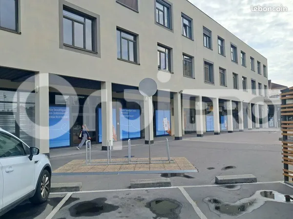Local commercial 111 m²