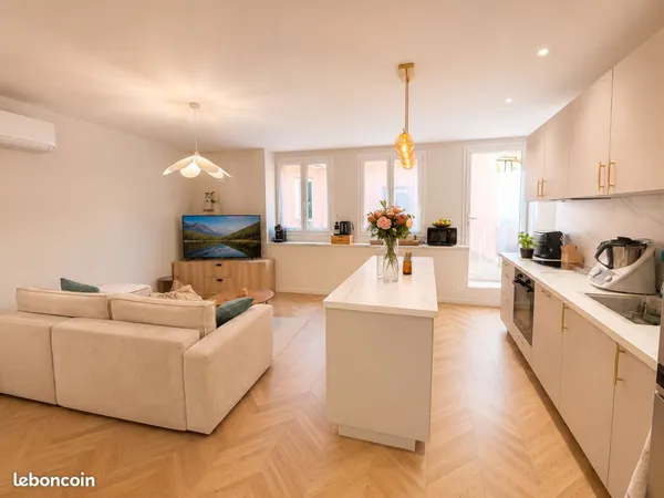 Maison de village entièrement rénovée - 90 m² - 3 chambres - extérieur - calme absolu