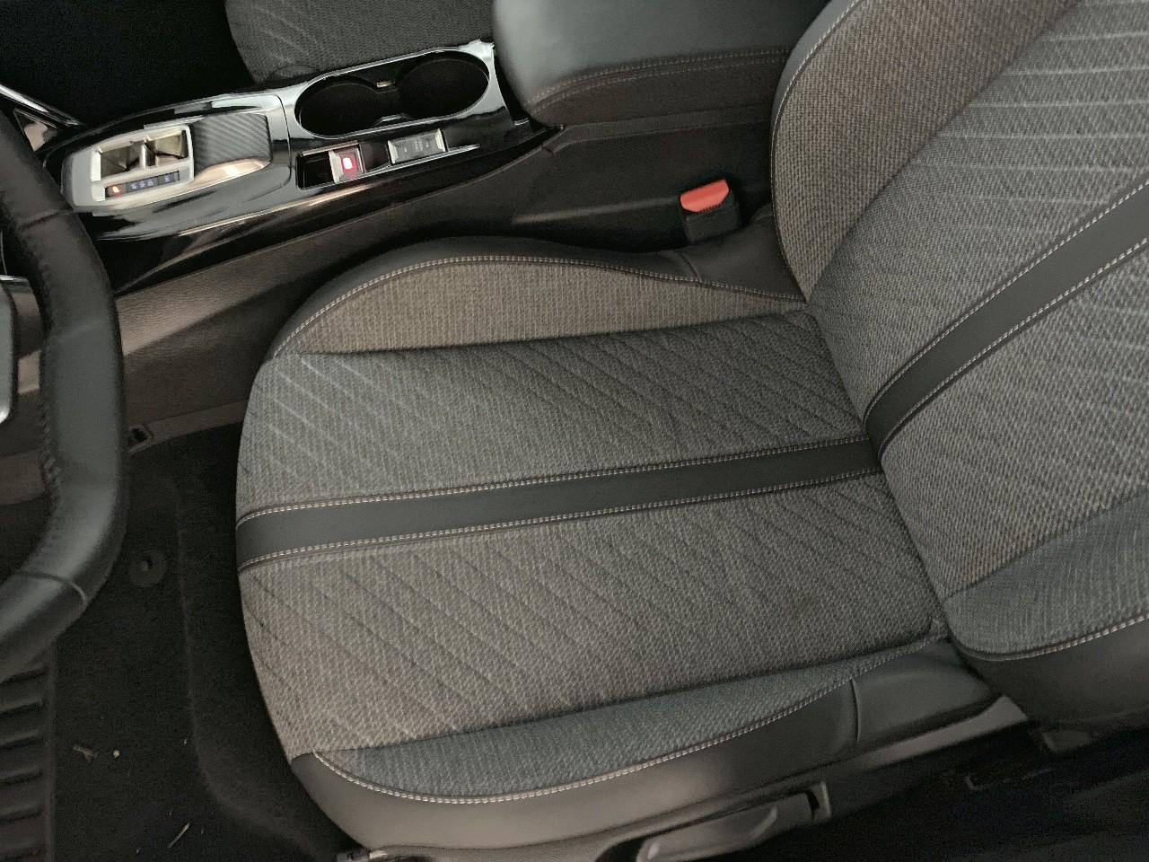Peugeot 208 hybrid 110 ch e-dcs6 allure — photo 9
