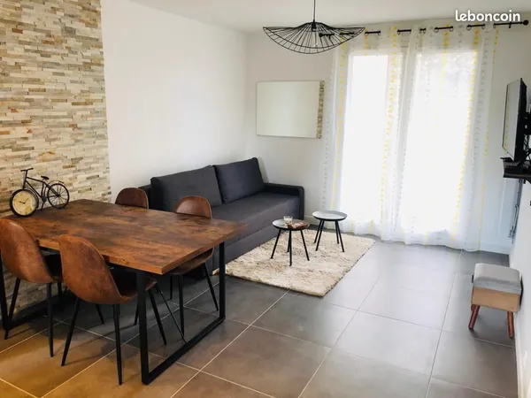 Chambre dans coloc meublée avec balcon et parking