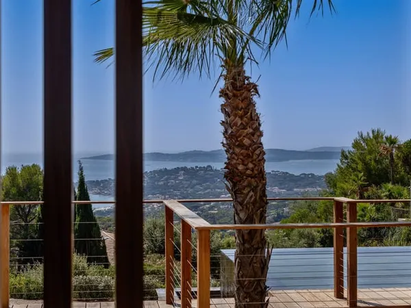 Sainte-Maxime - Villa neuve d'exception avec vue mer panoramique