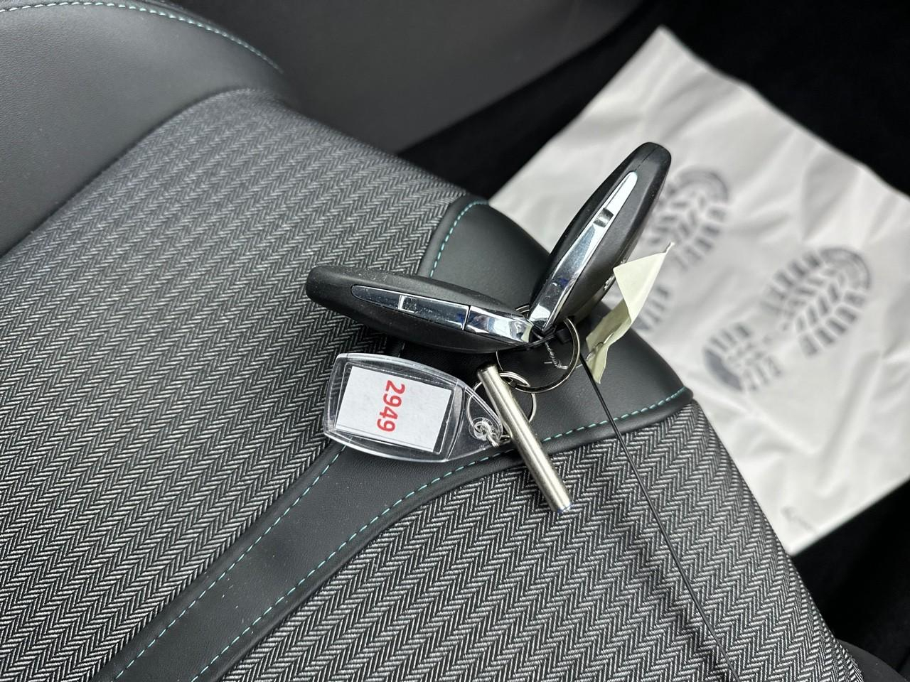 Peugeot 3008 hybrid 225 e-eat8 allure pack — photo 33