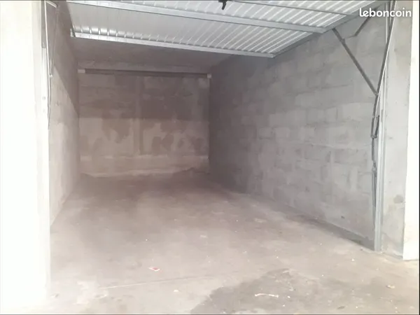 Location garage 14 m2 fermé/ sécurisé à Nantes