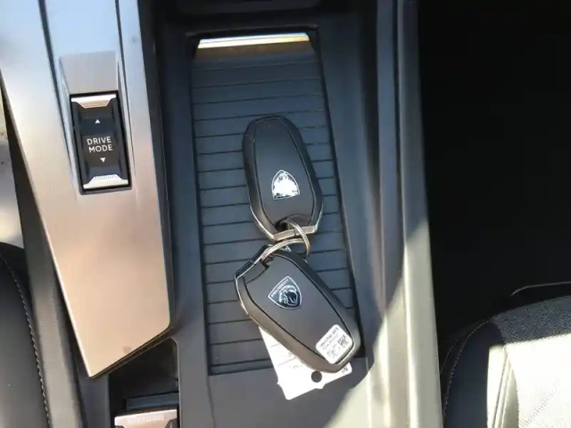 Peugeot 408 puretech 130 ch s&amp;s eat8 — photo 23