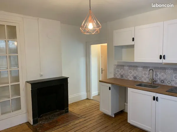 Place des Epars - 2 pièces de 32 m2 en RDC + 1 pèce indépendante de 9m2