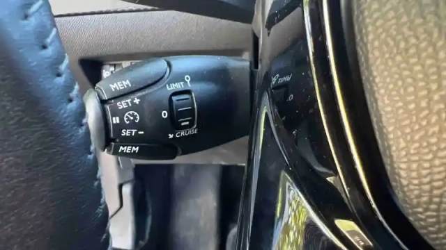 Peugeot 208 puretech 75 s&amp;s bvm5 — photo 16