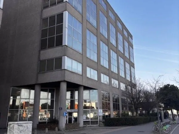Bureaux 7 pièces 1873 m²