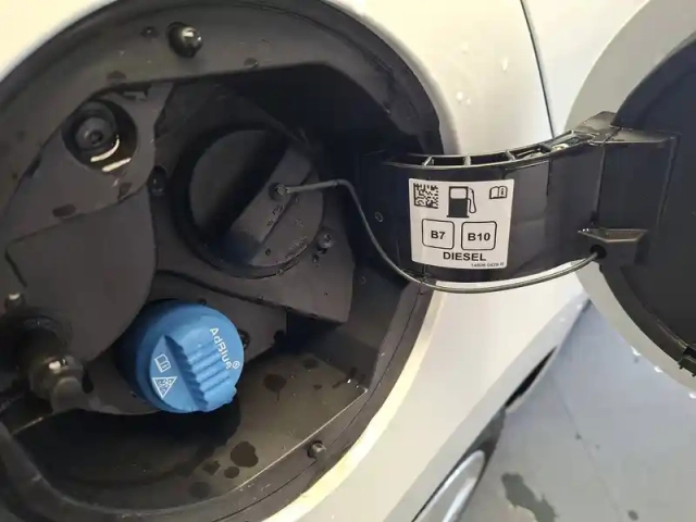 Renault Clio blue dci 100 ch gsr2 — photo 24