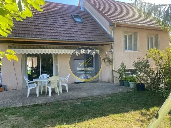 Belle maison avec quatre chambres sur un beau terrain au calme sans vis-à-vis
