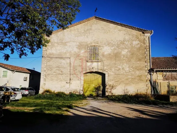 Entrepôt 381 m²