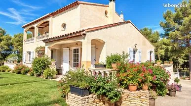Propriété 7 pièces 196 m²