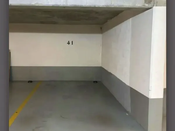 Loue parking - 11m²