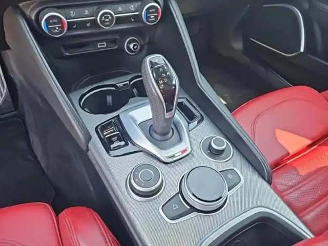 Alfa Romeo Giulia 2.0 tb 200ch sprint at8 my22 — photo 13