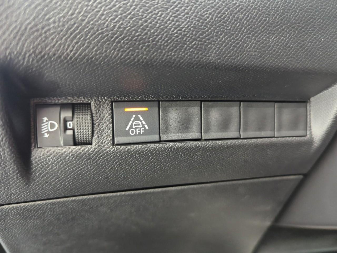 Peugeot 2008 puretech 130 s&s eat8 allure pack — photo 22