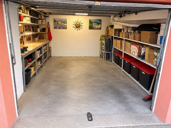 Vente grand garage + place de stationnement