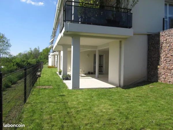 Appartement T3 76 m² — jardin privatif 320 m² — terrasse couverte 47 m² — garage et place de parking