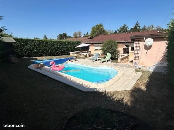 A vendre - maison avec piscine, jardin et extension - Charvieu-Chavagneux