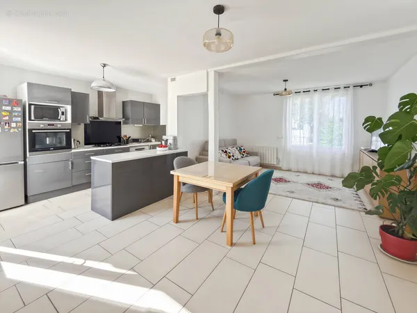 Taverny / Limite Beauchamp Maison de plain-pied proche gare.