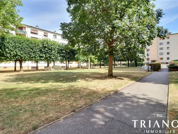 4 pièces, 2 chambres, balcon, cave, box, Les Clayes-sous-Bois