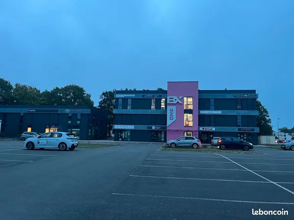 Bureau et espace de travail Vente Challans  90m² 150000€