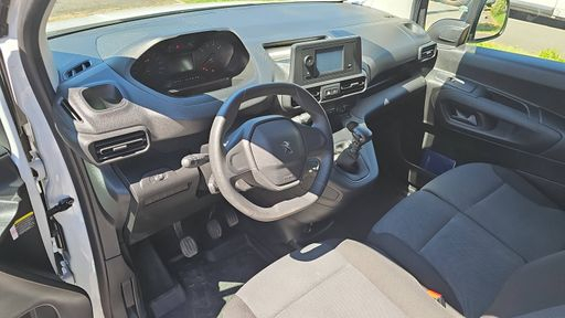 Peugeot Partner 1.2 PureTech 110 - Pack Asphalt – 2023 – 16224 km – Essence – Boîte Manuelle — photo 16