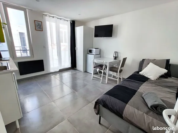 Studio rénové - DPE C- Emplacement premium entre La Catho et Sciences Po Lille, proche métro
