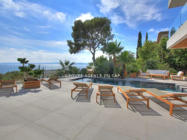À VENDRE VILLA CONTEMPORAINE DE 350M² 8 PIÈCES AVEC VUE MER, À PIED DES PLAGES ET DES COMMERCES DES 