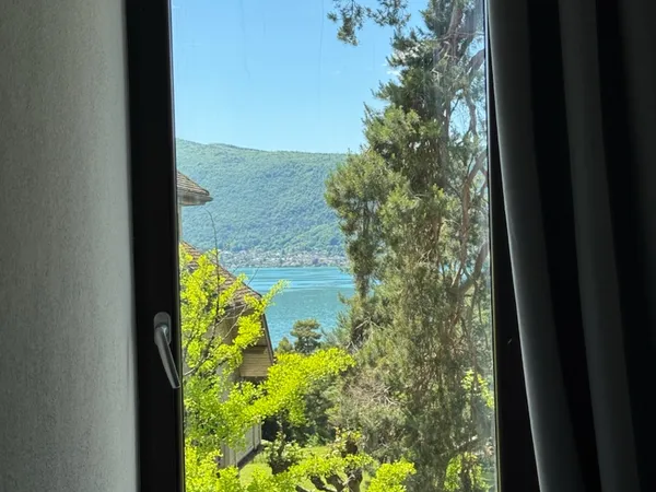 Loue appartement 2 chambres vue lac et montagne