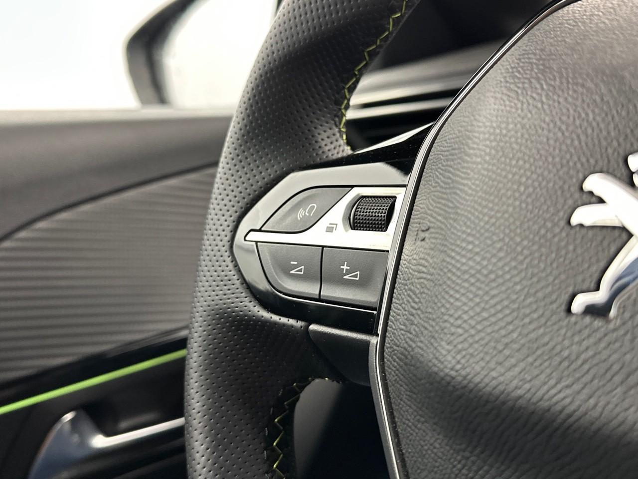 Peugeot 208 puretech 100 s&s bvm6 gt pack — photo 18
